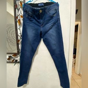 2/$10 Add another item to bundle. 
High rise jeans tummy control booty lift